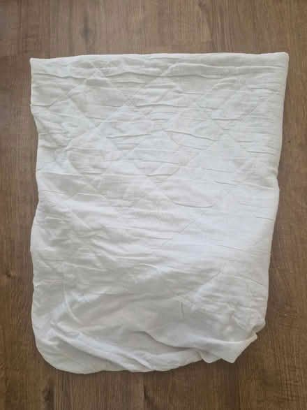 Photo of free Fitted single mattress protector (SE10) #1