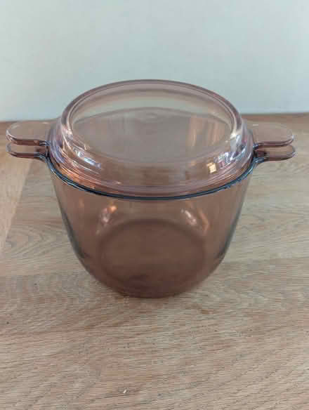 Photo of free Pyrex dish with lid (Ealing W13) #1