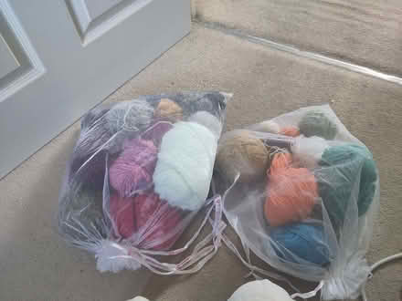 Photo of free mixture of wool (The Wharf RG7) #2