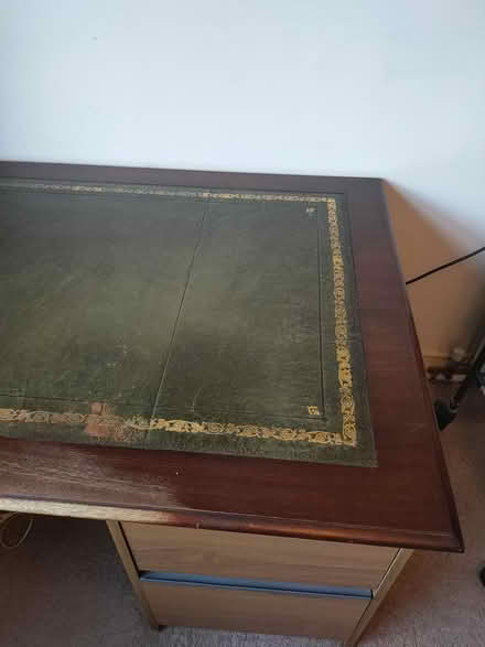Photo of free table top desk (Leatherhead KT22) #1
