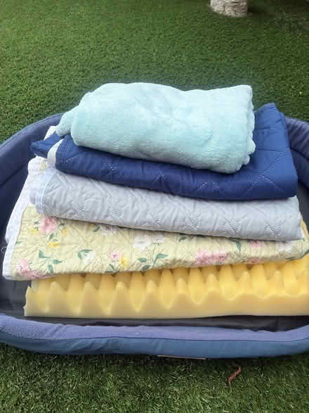 Photo of free Dog bed, blankets, training pads (Stockport SK1) #1