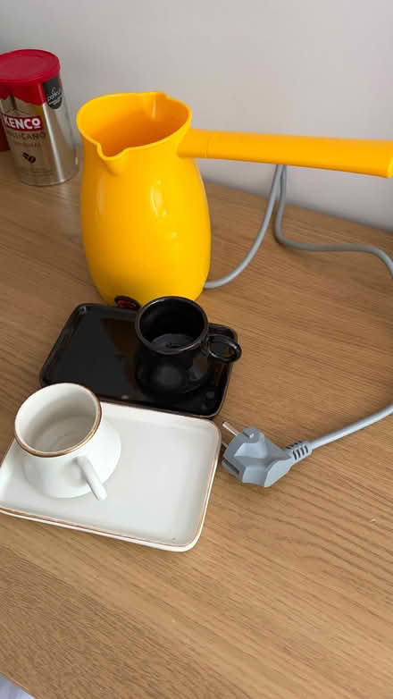 Photo of free ElectricPot and 2 Coffee Cups (Kings Buildings EH9) #2