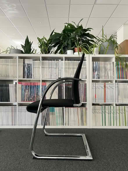 Photo of free Seven award-winning Ahrend 350 designer meeting chairs (Nottingham NG1) #4