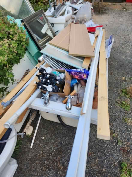 Photo of free Old bathroom suite and rubble (Llandrindod wells LD1) #2