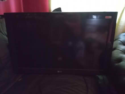 Photo of free TV for spares or repair (Stopsley LU2) #1