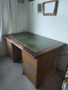 Photo of free table top desk (Leatherhead KT22) #2