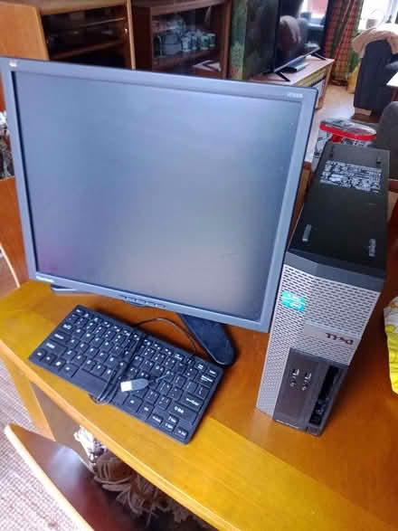 Photo of free Computer, monitor and keyboard (Walton on the Hill L4) #1