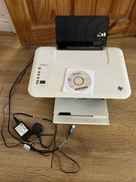 Photo of free HP 2540 white deskjet printer (Cheshunt EN7) #1