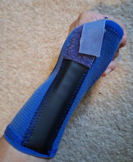 Photo of free Left hand thumb splint (small) (Windlesham (GU20)) #3