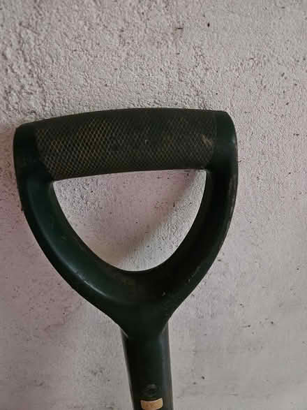 Photo of free Garden spade (Riddlesdown CR8) #2