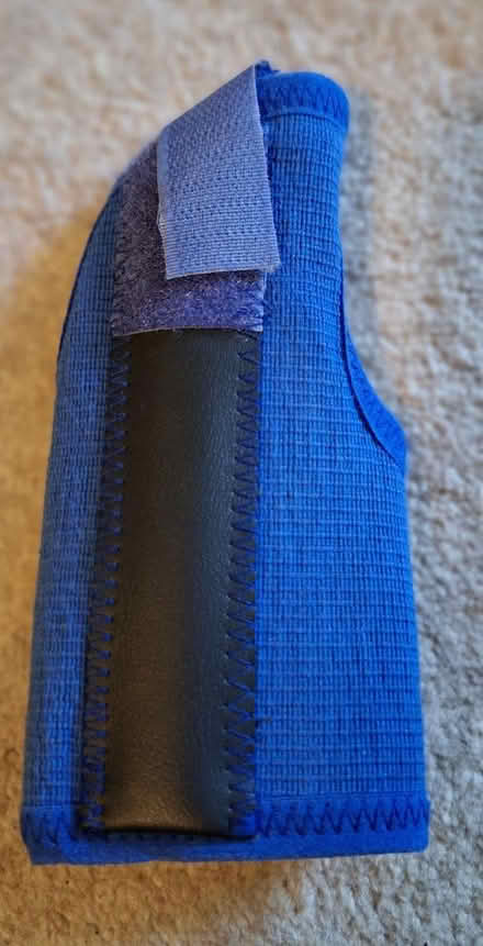 Photo of free Left hand thumb splint (small) (Windlesham (GU20)) #2