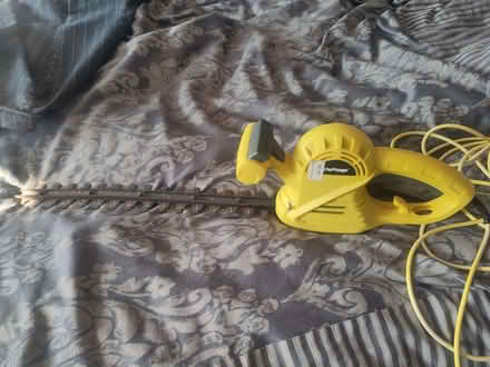 Photo of free 240v Hedge trimmer (Henley-on-Thames RG9) #2
