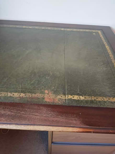 Photo of free table top desk (Leatherhead KT22) #4