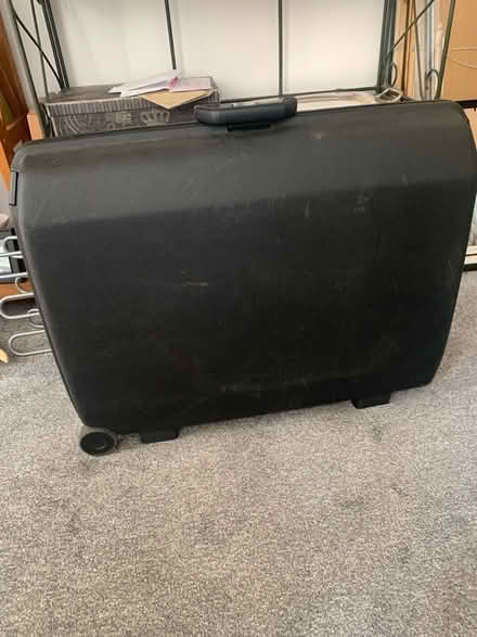 Photo of free Samsonite suitcase on wherls (Aldershot GU11) #1