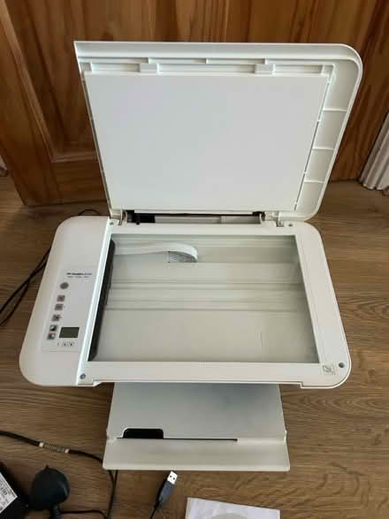Photo of free HP 2540 white deskjet printer (Cheshunt EN7) #2