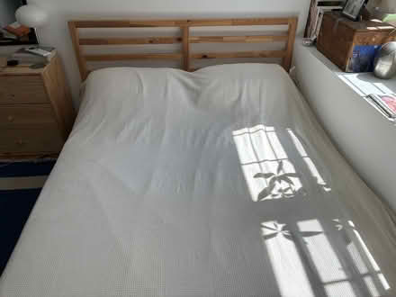 Photo of free FLAWLESS mattress queen bed (brooklyn) #4