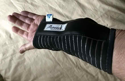 Photo of free Wrist support - for man's left wrist (Theale RG7) #1