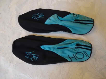 Photo of free size 6 aqua swimming pool side beach grippy shoes (Tolworth KT5) #1