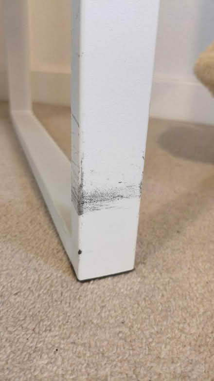 Photo of free White desk (SW12 8) #3