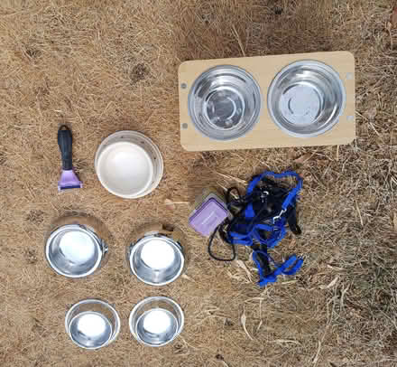 Photo of free Cat food bowls and scratching tree (West Hitchin SG5) #1