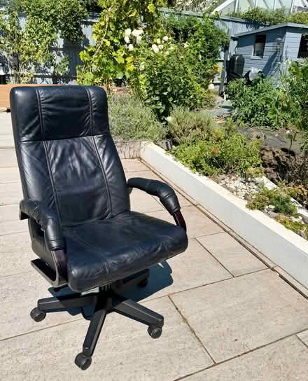 Photo of free office chair (The Wells KT18) #1