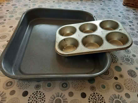 Photo of free Roasting tray & a muffin tray (West Yatton SN14) #1