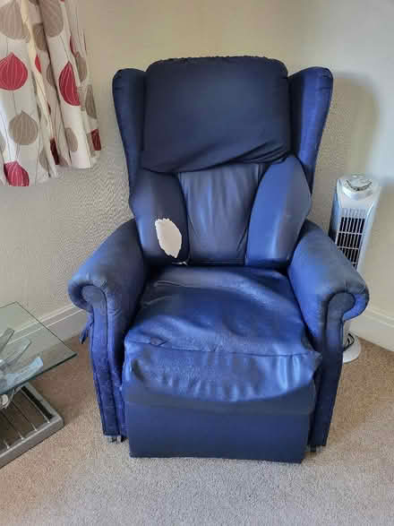 Photo of free Electric recliner chair (Hest Bank LA2) #1