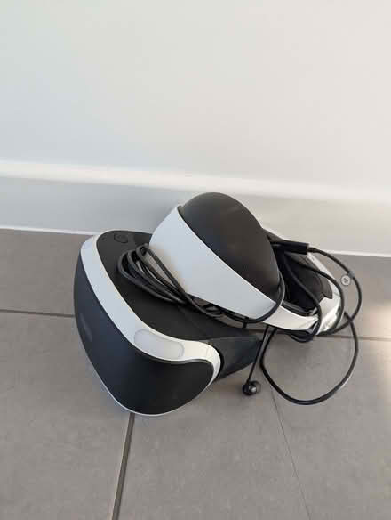 Photo of free Almost new PS4 VR headset (please read description) (West Kensington W14) #2