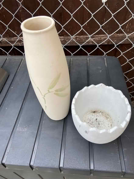 Photo of free Vase & flower pot (Stanton Harcourt OX29) #1