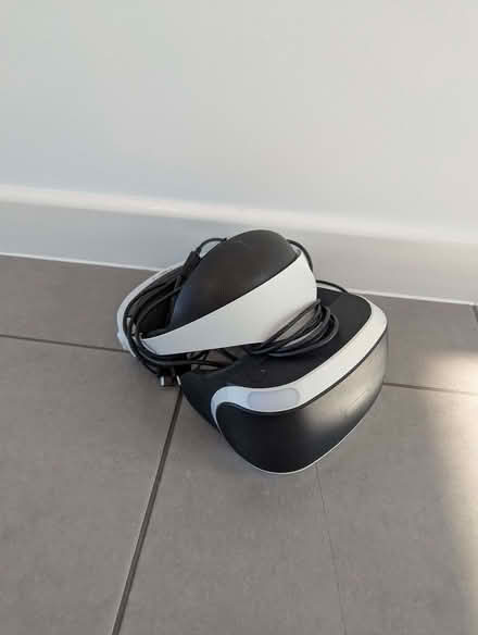 Photo of free Almost new PS4 VR headset (please read description) (West Kensington W14) #3