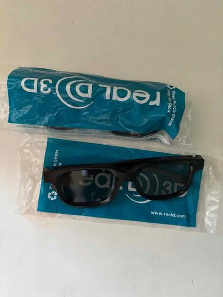 Photo of free Tripod + 3D Glasses bundle (Plaistow E13) #2