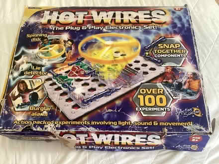 Photo of free Hot wires electronics set (Row Town KT15) #1