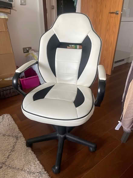 Photo of free Gaming chair (Canary wharf E14) #1