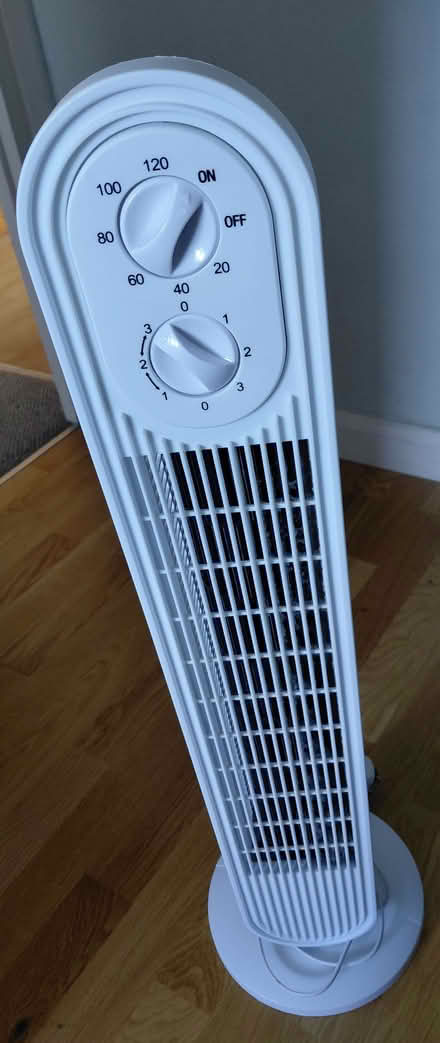 Photo of free Daewoo 30 inch tower fan (model COL1602) (Bexleyheath DA8) #1