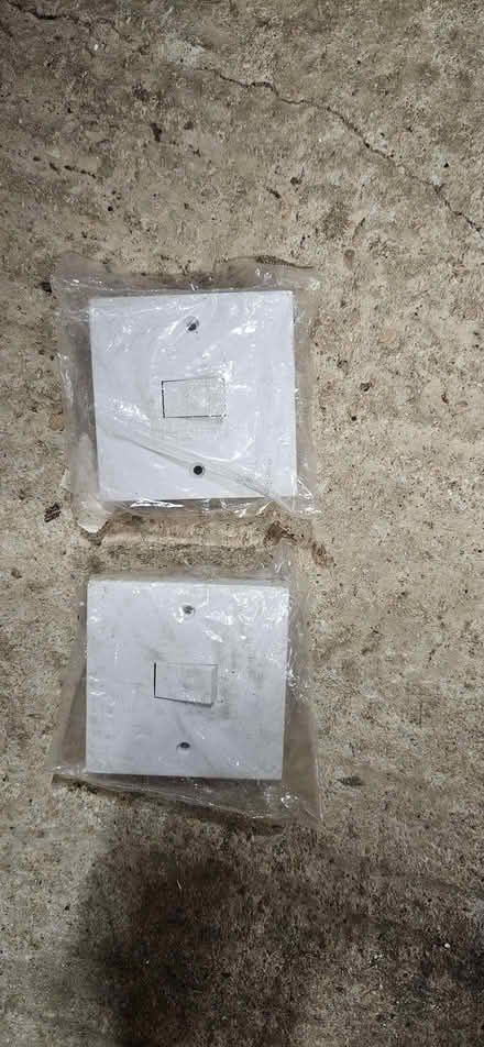 Photo of free Pair of 1 gang light switches. New and sealed (Stanford in the Vale SN7) #1