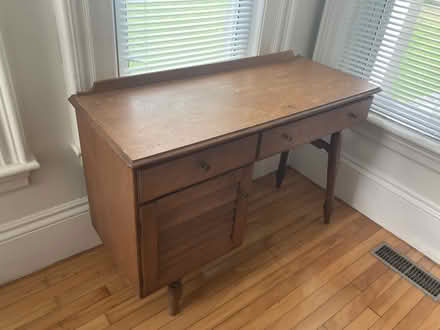 Photo of free Small desk (Amherst Center) #1