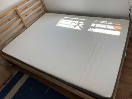 Photo of free FLAWLESS mattress queen bed (brooklyn) #1