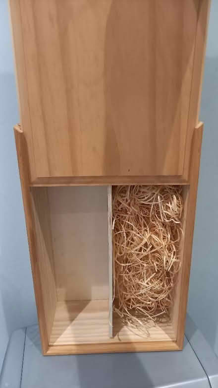 Photo of 2 or 4 bottle wine box (Bessels Green TN13) #2