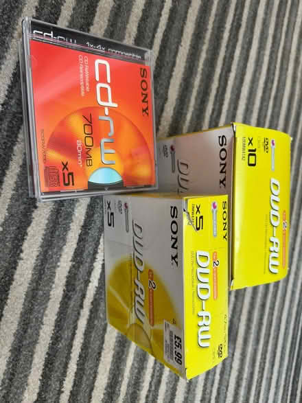 Photo of free DVD RW and CD RW (Row Town KT15) #1