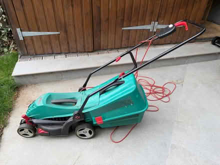 Photo of free Electric lawnmower (Hampton Hill TW11) #1