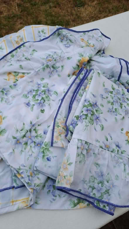 Photo of free Double-sided, double cotton duvet cover with 2 pillow cases (Sherrard's Green WR14) #1