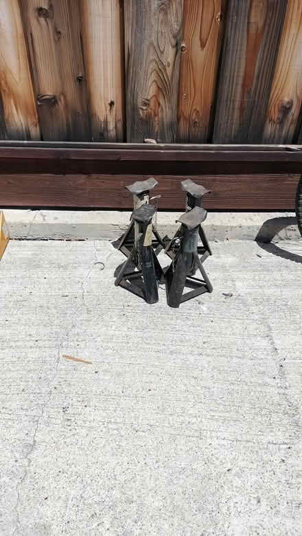 Photo of free 4 jack stands (Off Bernardo and El Camino) #1