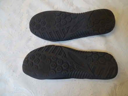 Photo of free size 6 aqua swimming pool side beach grippy shoes (Tolworth KT5) #2