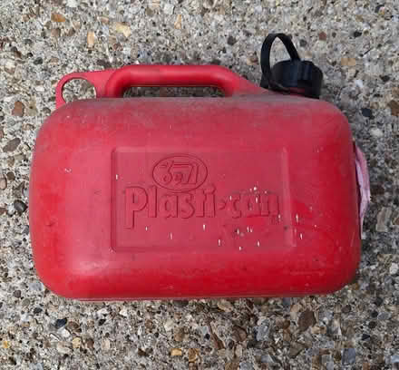 Photo of free Plastic petrol can (Countesthorpe LE8) #3