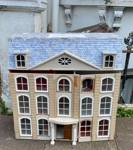 Photo of free Large dolls house (Brighton BN2) #1