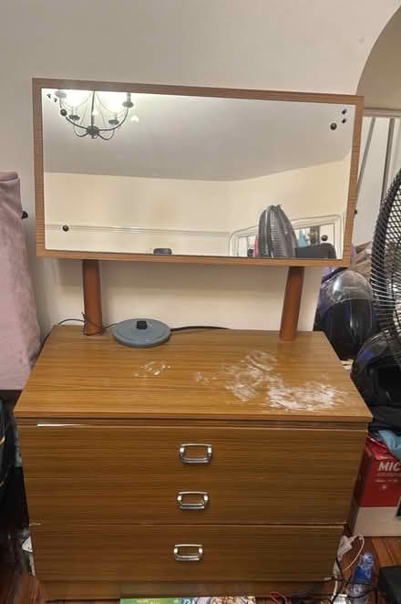 Photo of free Dressing table (Isleworth, TW7) #2