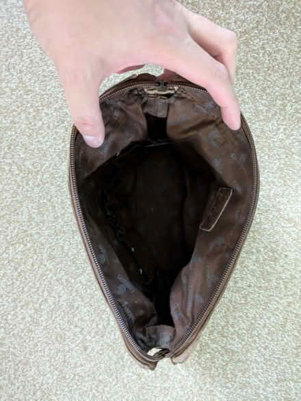 Photo of free Emirate leather toiletries bag (Dean Court OX2) #4