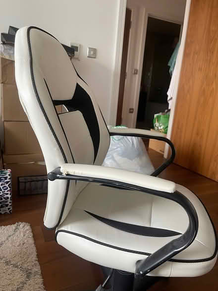 Photo of free Gaming chair (Canary wharf E14) #4