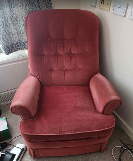 Photo of free Settee and Chair (Washington NE37) #1