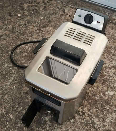 Photo of free DeLonghi Deep Fat Fryer (Lower Langford BS40) #1